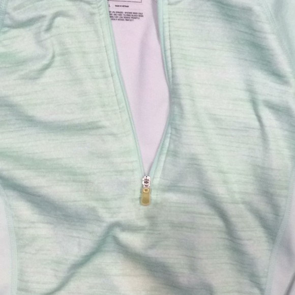 Workout mint green long sleeve shirt - Picture 2 of 3